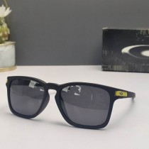 Oakley Latch Square Sunglasses Matte Black Ink Frame Prizm Black Polarized Lens